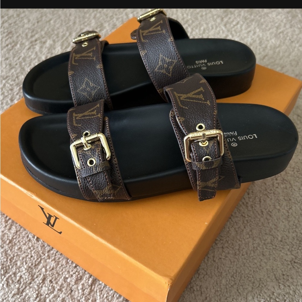 Louis Vuitton Bom Dia Slide. Never worn.